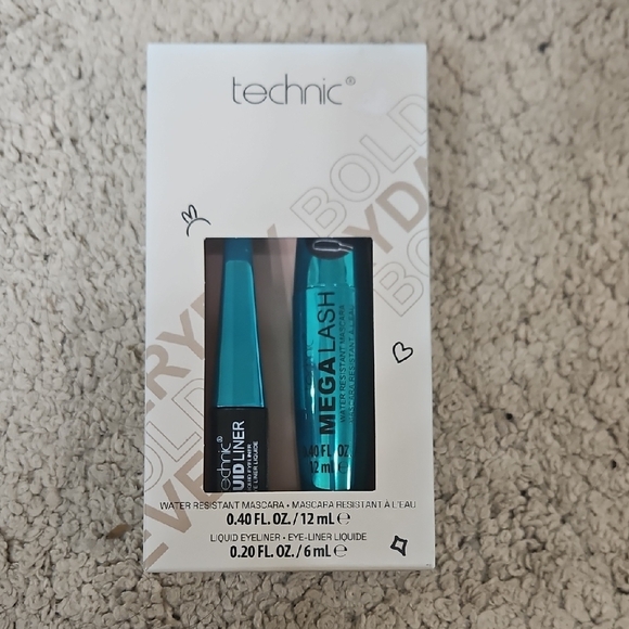 Beauty Bundle and Chic Off White Wristlet Clutch with Mini Pouch and Makeup Set - Picture 12 of 15